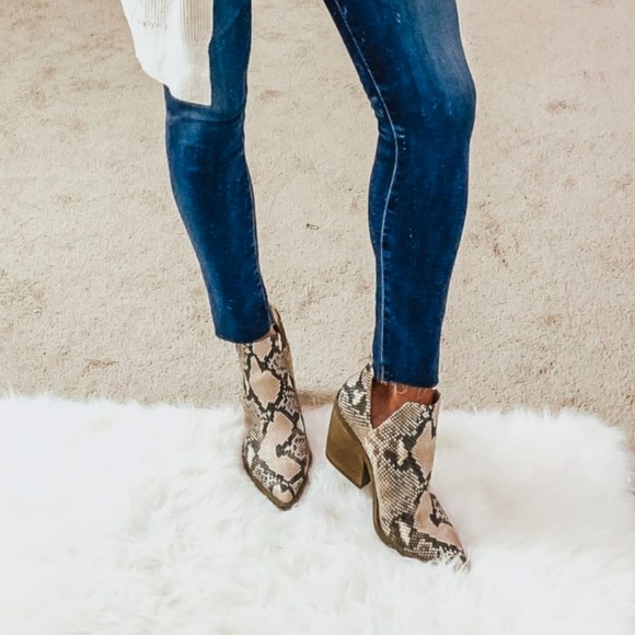 NWB Vince Camuto Gigietta Bootie in Bronze Snake Print - Picture 9 of 14